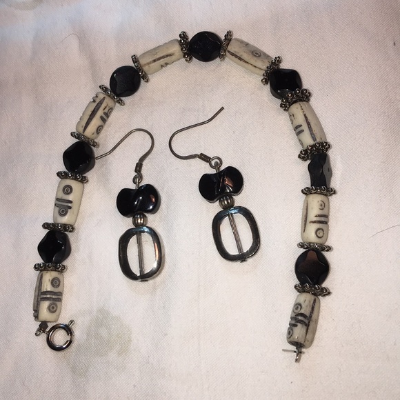 2 Sets of Matching Bracelets & Earrings Handcrafted - Picture 2 of 3